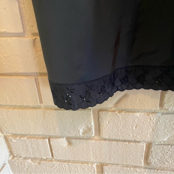 Vintage 1950s Slip Dress Black Lace Eyelet Barbizon Pinup lingerie Size 13 - Picture 3 of 10